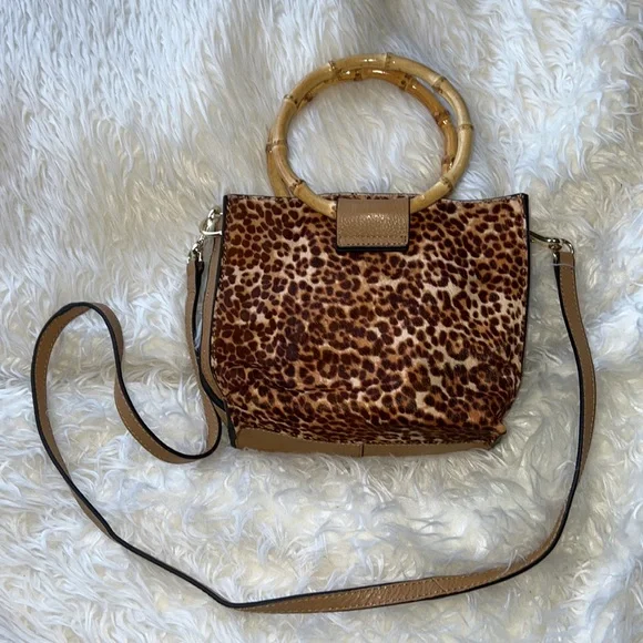 NWOT Vince Camuto Iggy Circle Handle Crossbody Natural Leopard - Picture 4 of 14